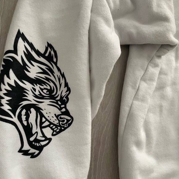 Darc Sport “Wolves” Crewneck – Clean & Classic 🐺 - Size Large - Picture 4 of 4